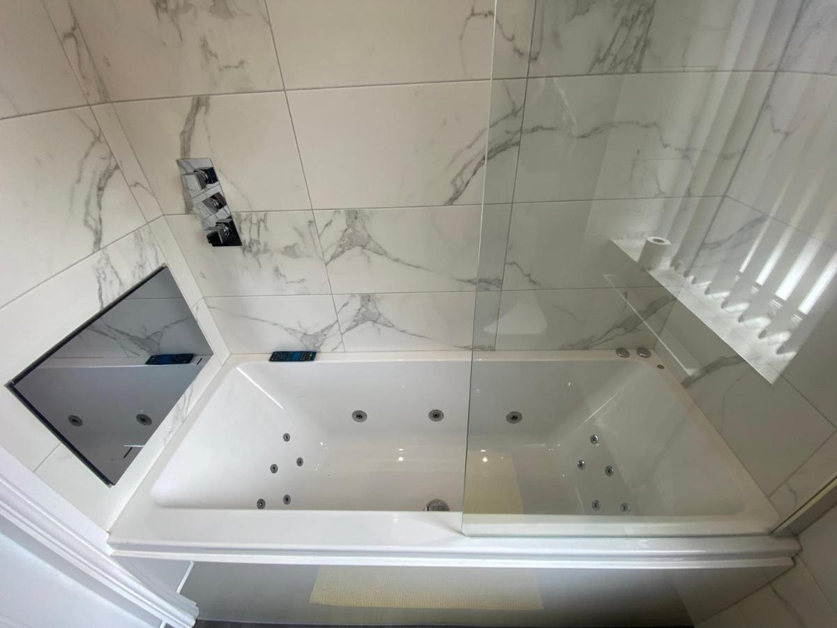 Entire Luxury House Villa Elland Екстериор снимка