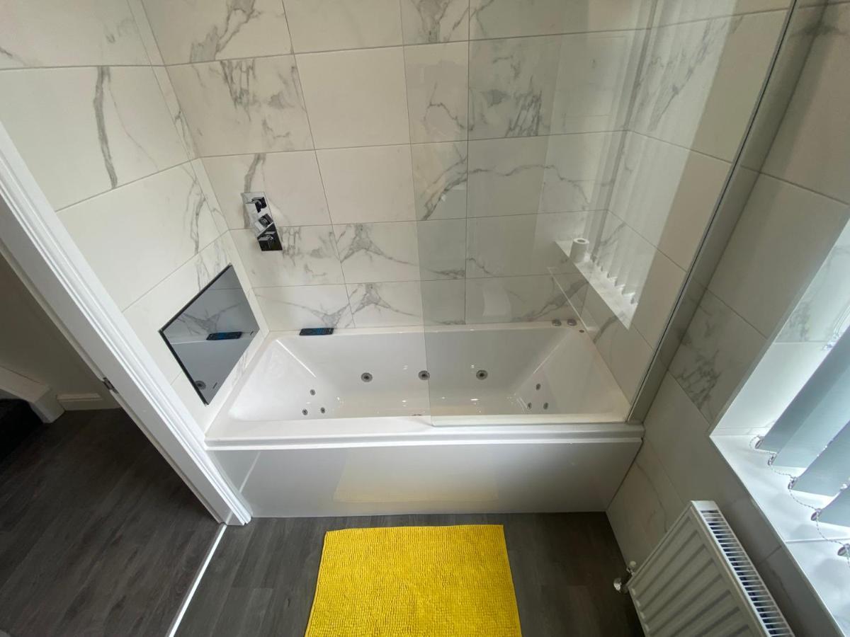 Entire Luxury House Villa Elland Екстериор снимка